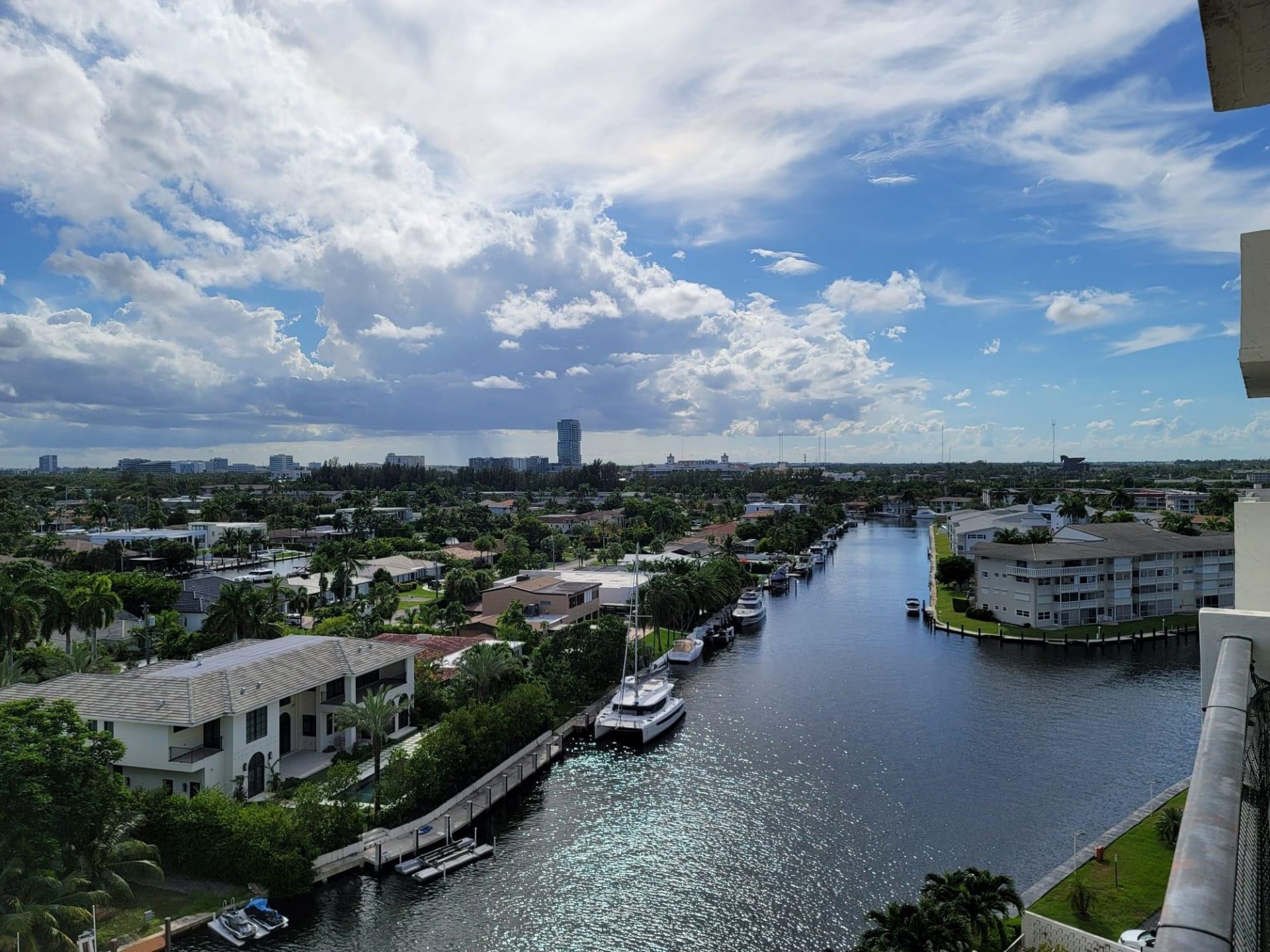 401 Golden Isles Drive, Unit 1007, Hallandale Beach, FL 33009 Photo