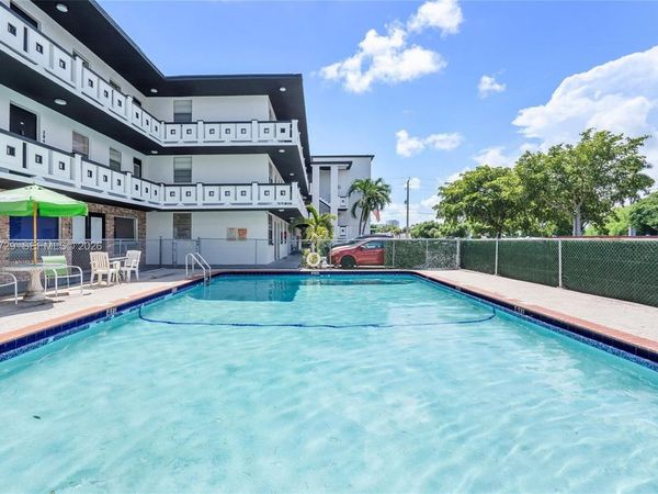 1715 N 16th Ave, Unit 111, Hollywood, FL 33020