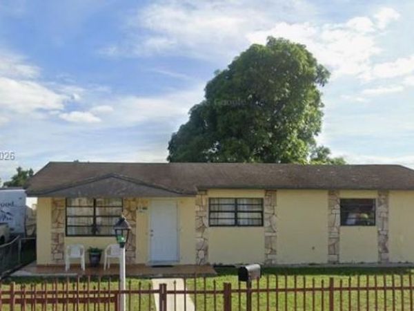 19811 SW 116th Ave , Miami, FL 33157