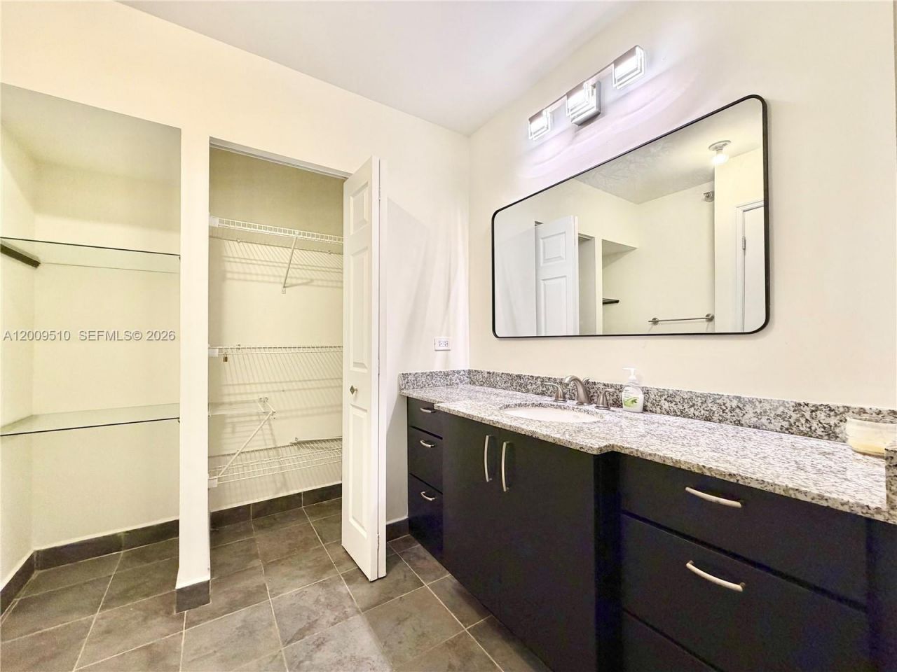 20515 E Country Club Dr, Unit 1642, Aventura, FL 33180 Photo