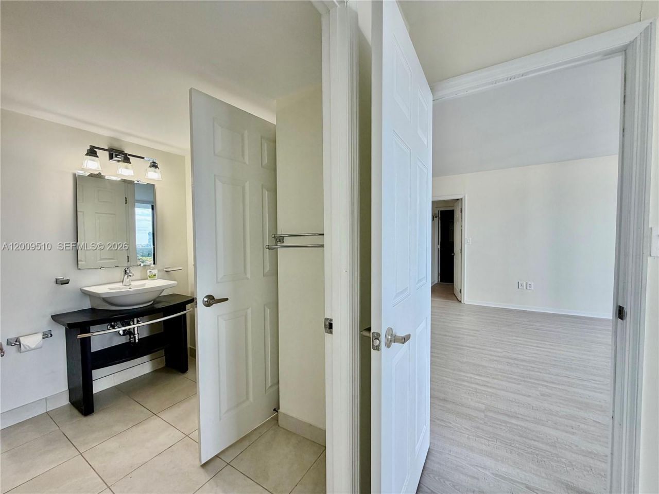 20515 E Country Club Dr, Unit 1642, Aventura, FL 33180 Photo