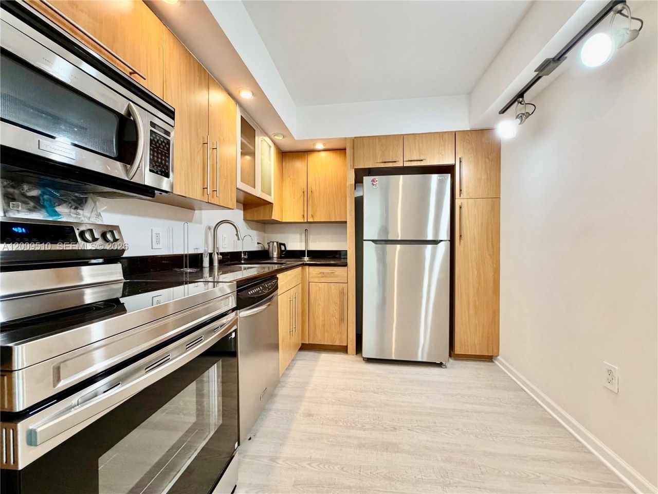 20515 E Country Club Dr, Unit 1642, Aventura, FL 33180 Photo