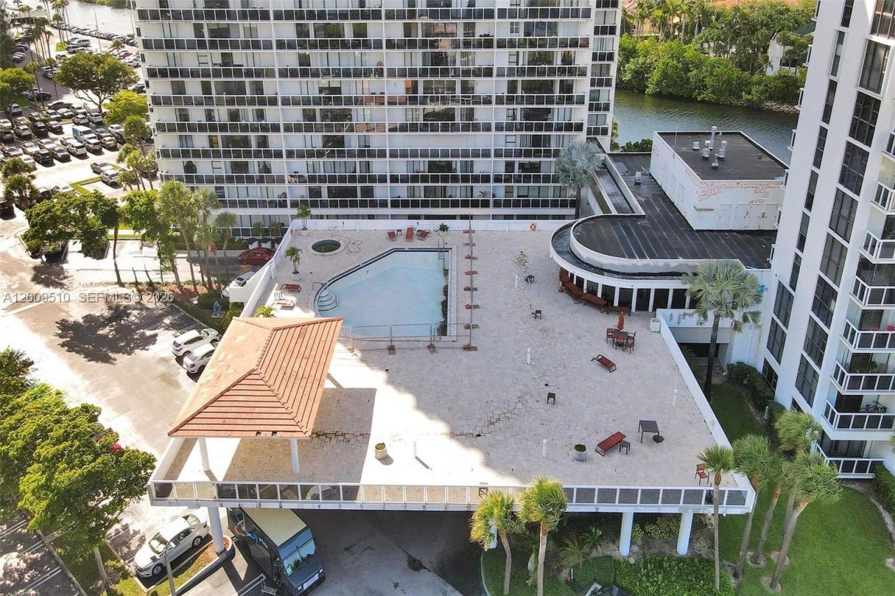 20515 E Country Club Dr, Unit 1642, Aventura, FL 33180 Photo