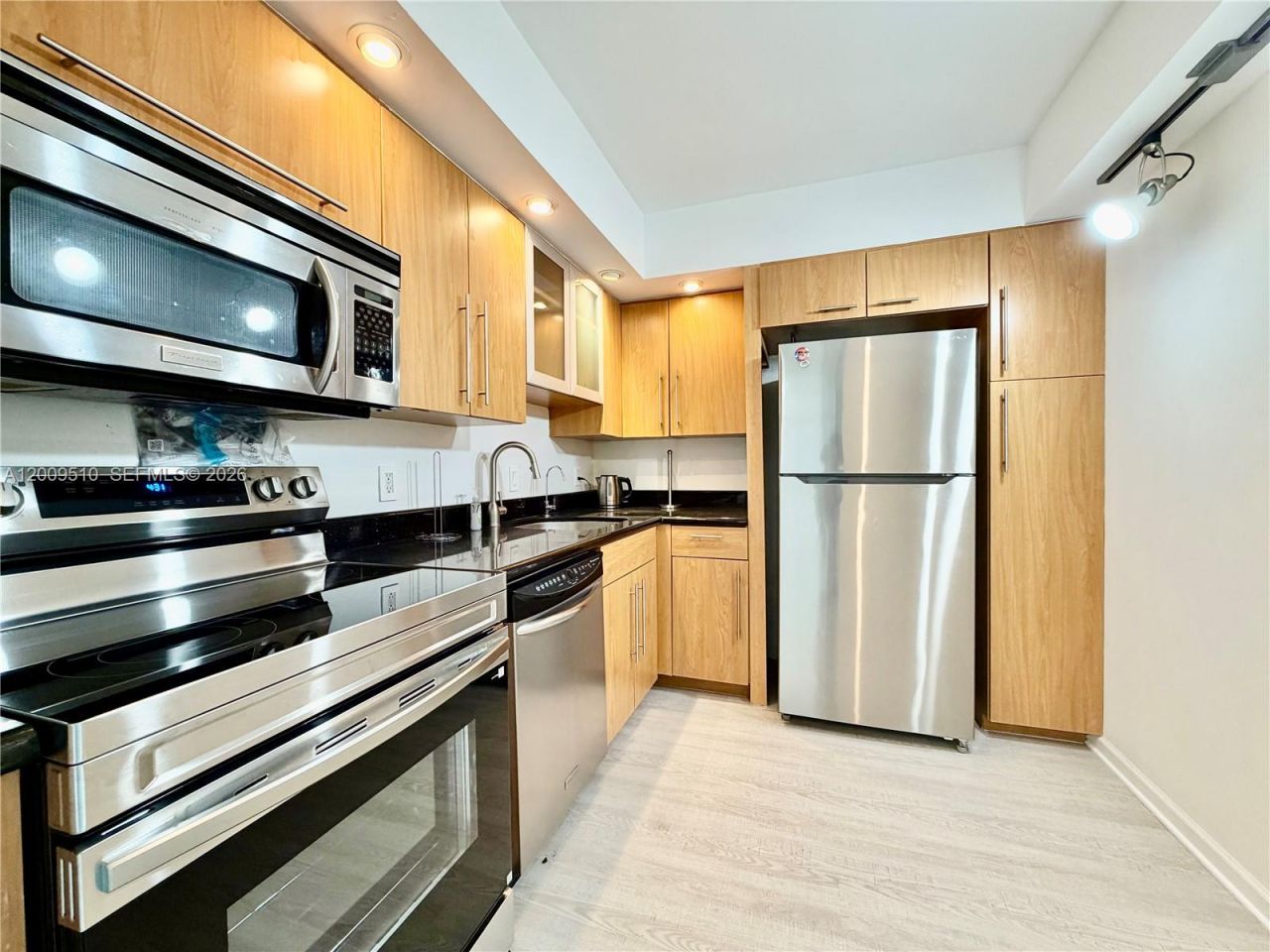 20515 E Country Club Dr, Unit 1642, Aventura, FL 33180 Photo