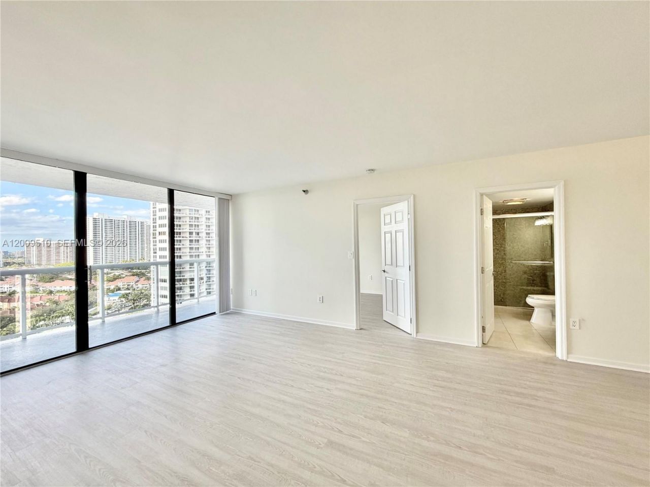 20515 E Country Club Dr, Unit 1642, Aventura, FL 33180 Photo
