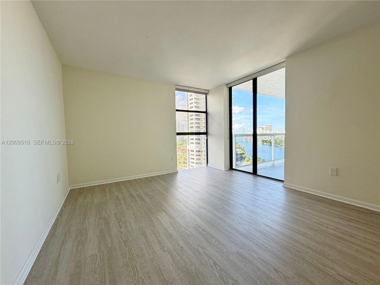 20515 E Country Club Dr, Unit 1642, Aventura, FL 33180 Photo