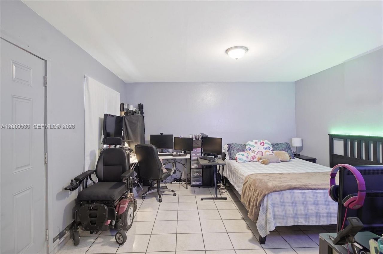 16030 NE 19th Pl, North Miami Beach, FL 33162 Photo