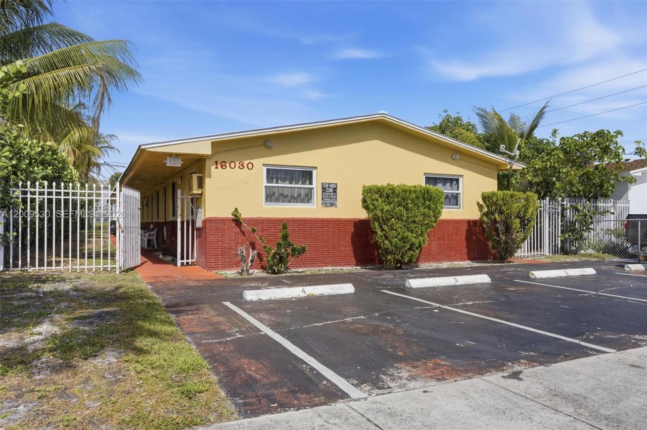 16030 NE 19th Pl, North Miami Beach, FL 33162 Photo