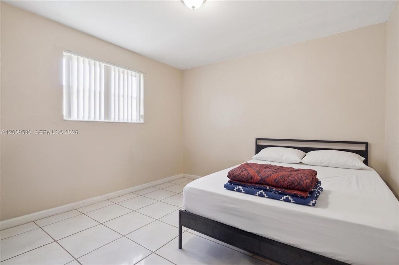 16030 NE 19th Pl, North Miami Beach, FL 33162 Photo