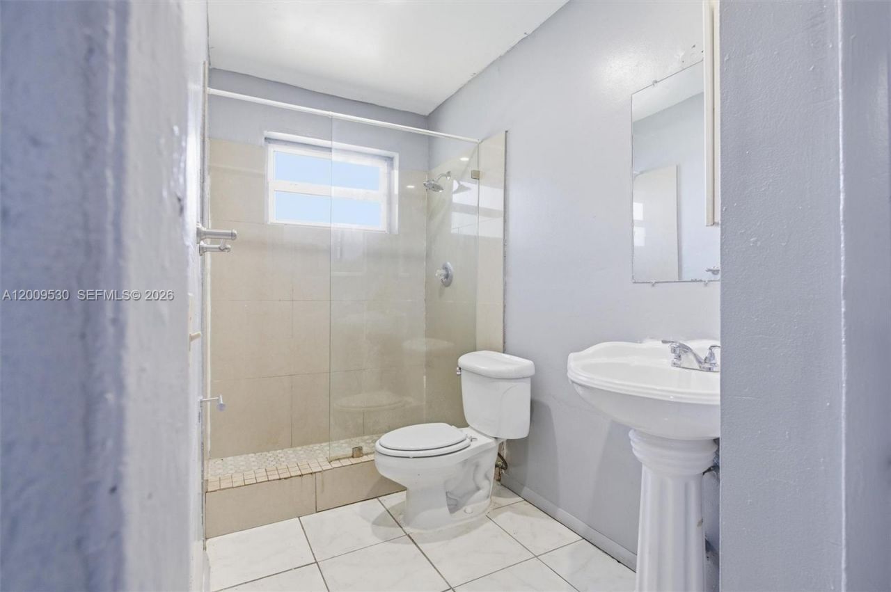 16030 NE 19th Pl, North Miami Beach, FL 33162 Photo