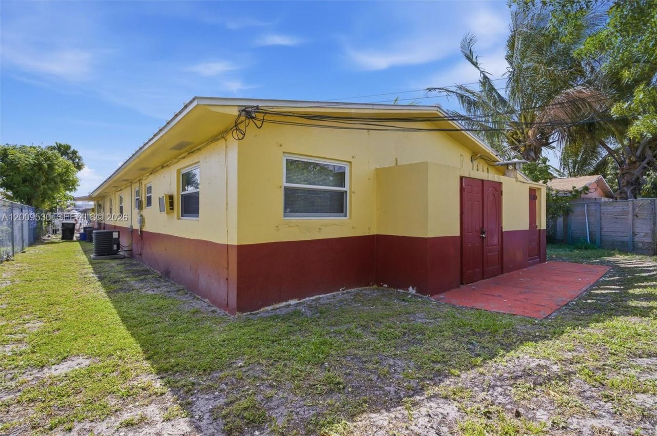 16030 NE 19th Pl, North Miami Beach, FL 33162 Photo