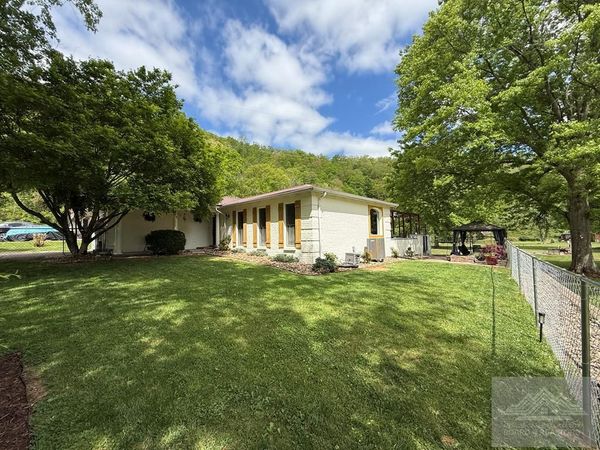 54 Demra St, Charleston, WV 25320