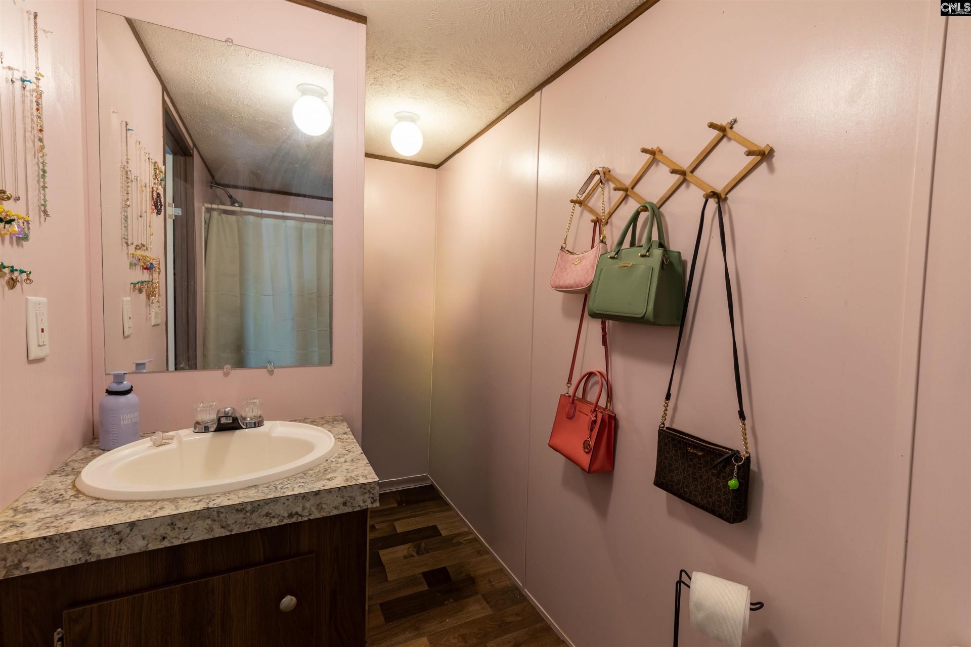 224 Glencrest Drive  Photo 9