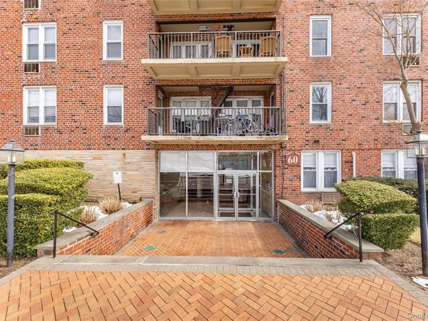 60 Hempstead Avenue, Unit 2K, Lynbrook, NY 11563
