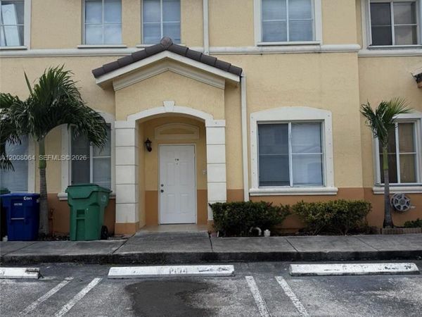 6940 NW 177th St, Unit P104, Hialeah, FL 33015