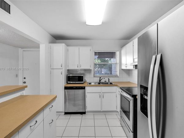 8513 Old Country Mnr , Unit 415, Davie, FL 33328