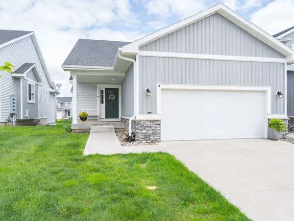 9655 Crowning Drive, West Des Moines, IA 50266