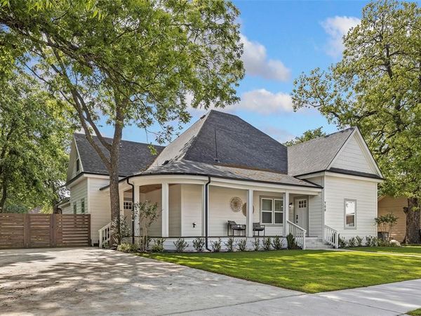 700 S Crockett Street , Sherman, TX 75090