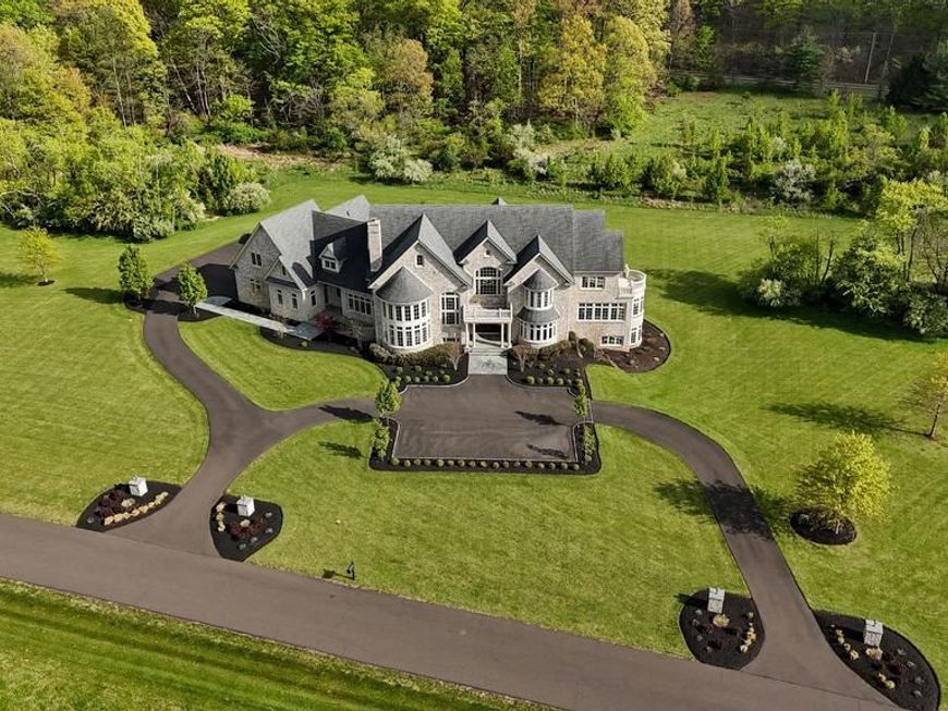 10 Stonebridge Crossing Road, Newtown, PA 18940 Main Photo
