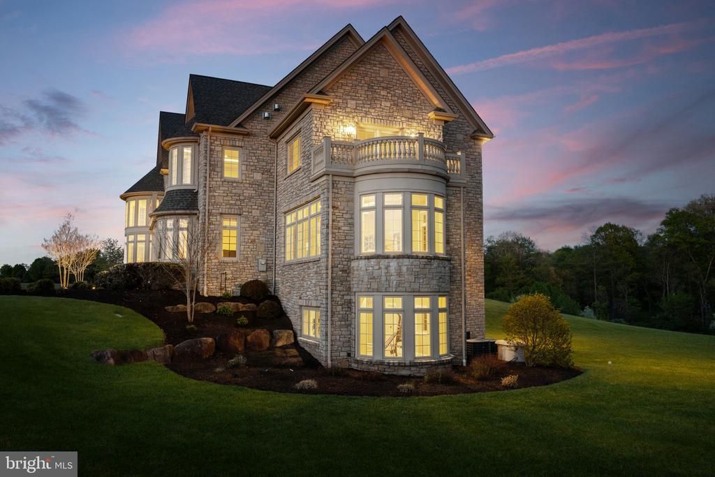 10 STONEBRIDGE CROSSING ROAD, NEWTOWN, PA 18940