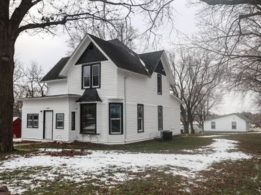 401 HIGHLAND Street, WALNUT, IA 51577