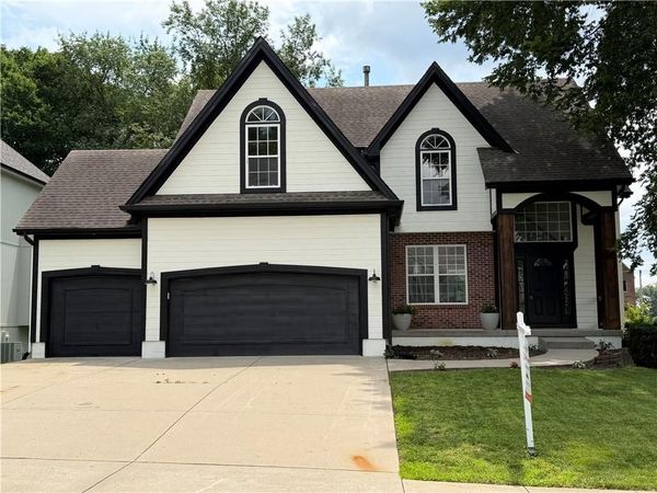 1172 WHITE OAK Lane, Liberty, MO 64068