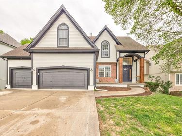1172 WHITE OAK Lane, Liberty, MO 64068