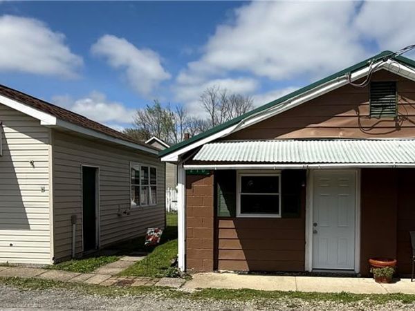 210 E 14th St, New Florence, PA 15944