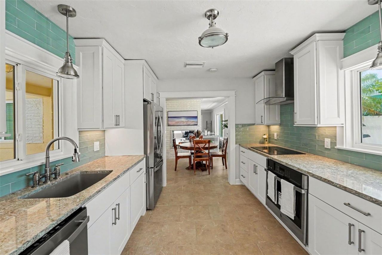 16126 4th Street E, Redington Beach, FL 33708 Photo