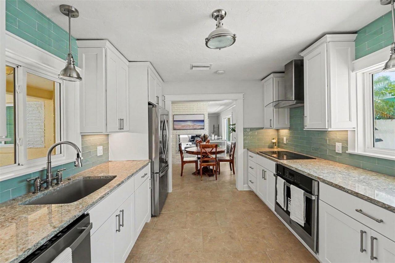 16126 4th Street E, Redington Beach, FL 33708 Photo