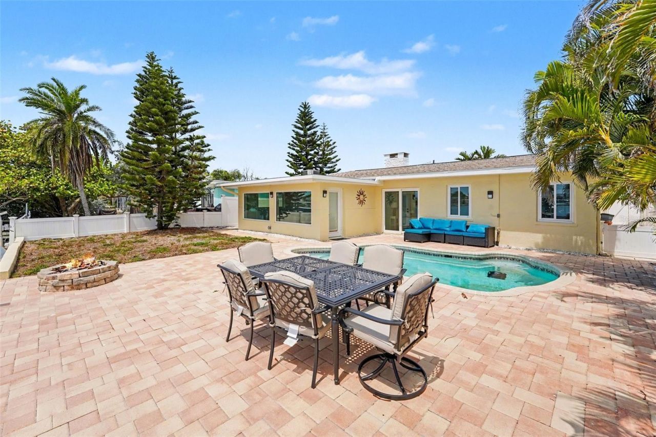 16126 4th Street E, Redington Beach, FL 33708 Photo