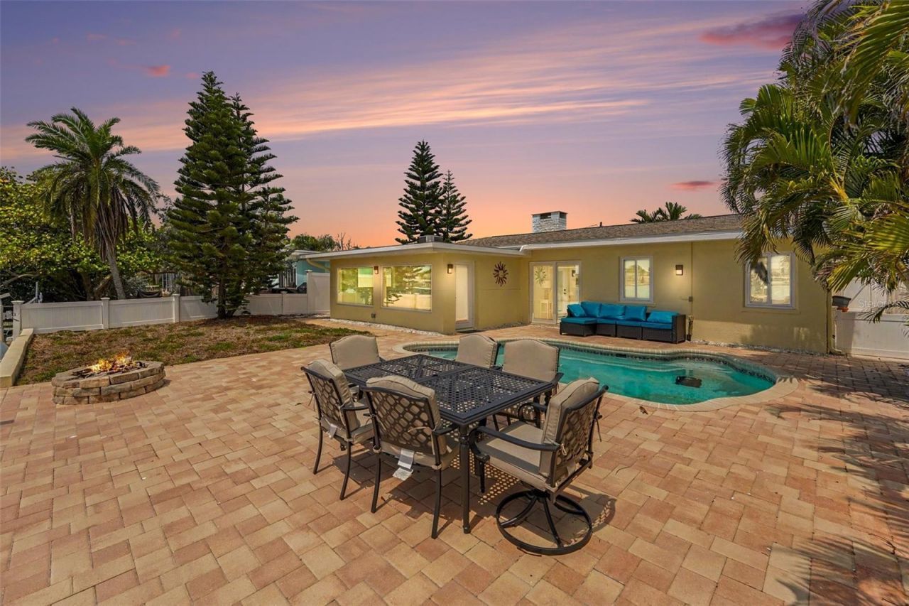 16126 4th Street E, Redington Beach, FL 33708 Photo