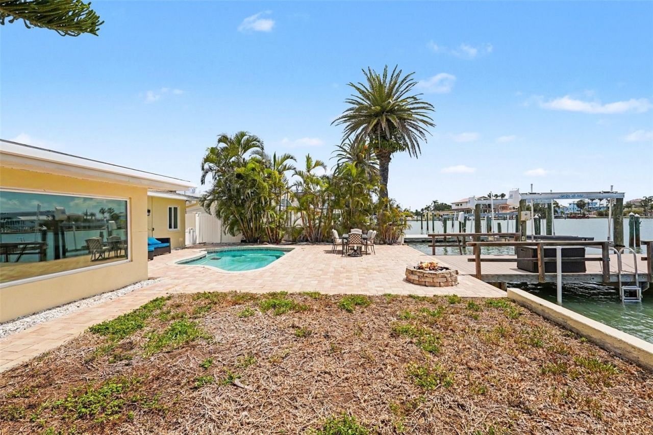16126 4th Street E, Redington Beach, FL 33708 Photo
