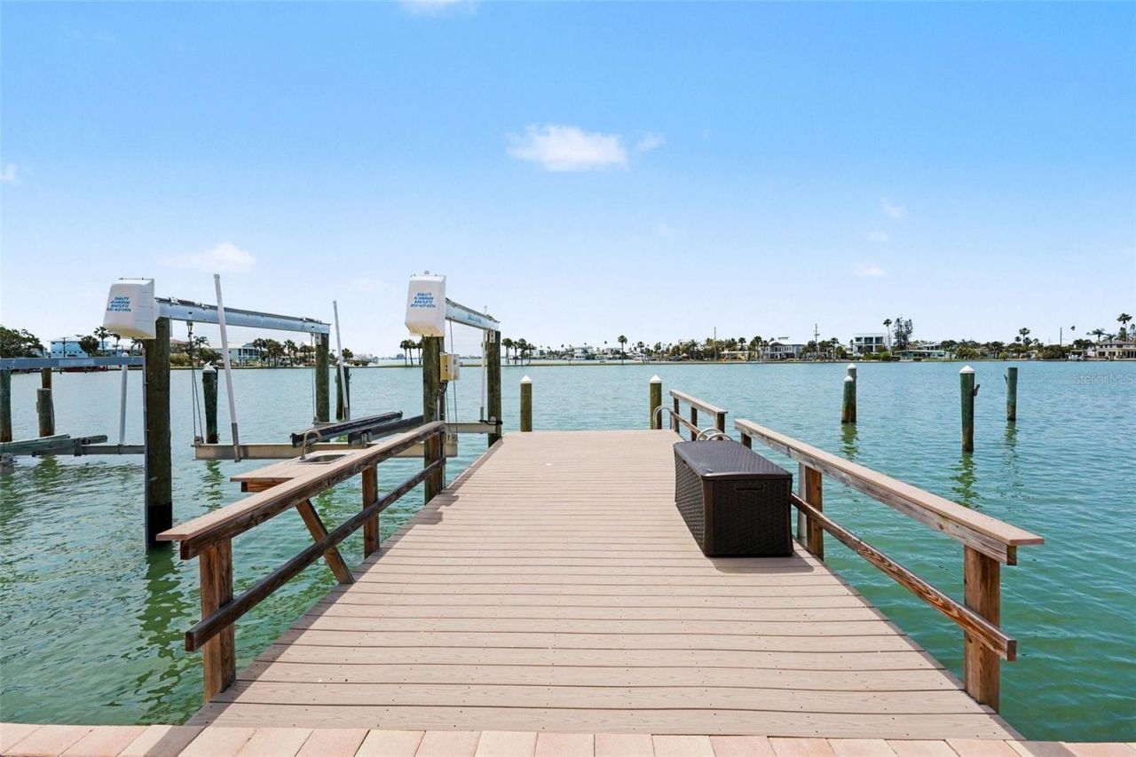 16126 4th Street E, Redington Beach, FL 33708 Photo