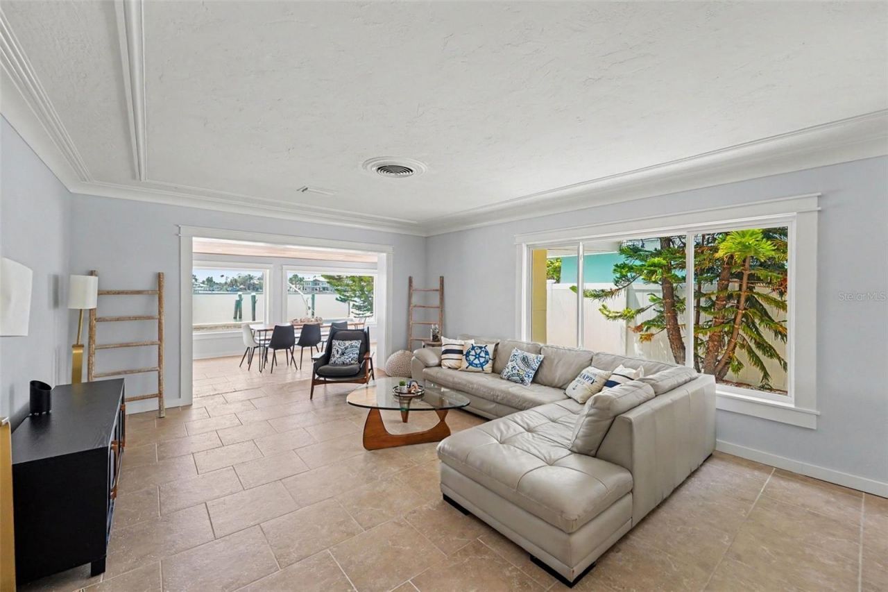 16126 4th Street E, Redington Beach, FL 33708 Photo