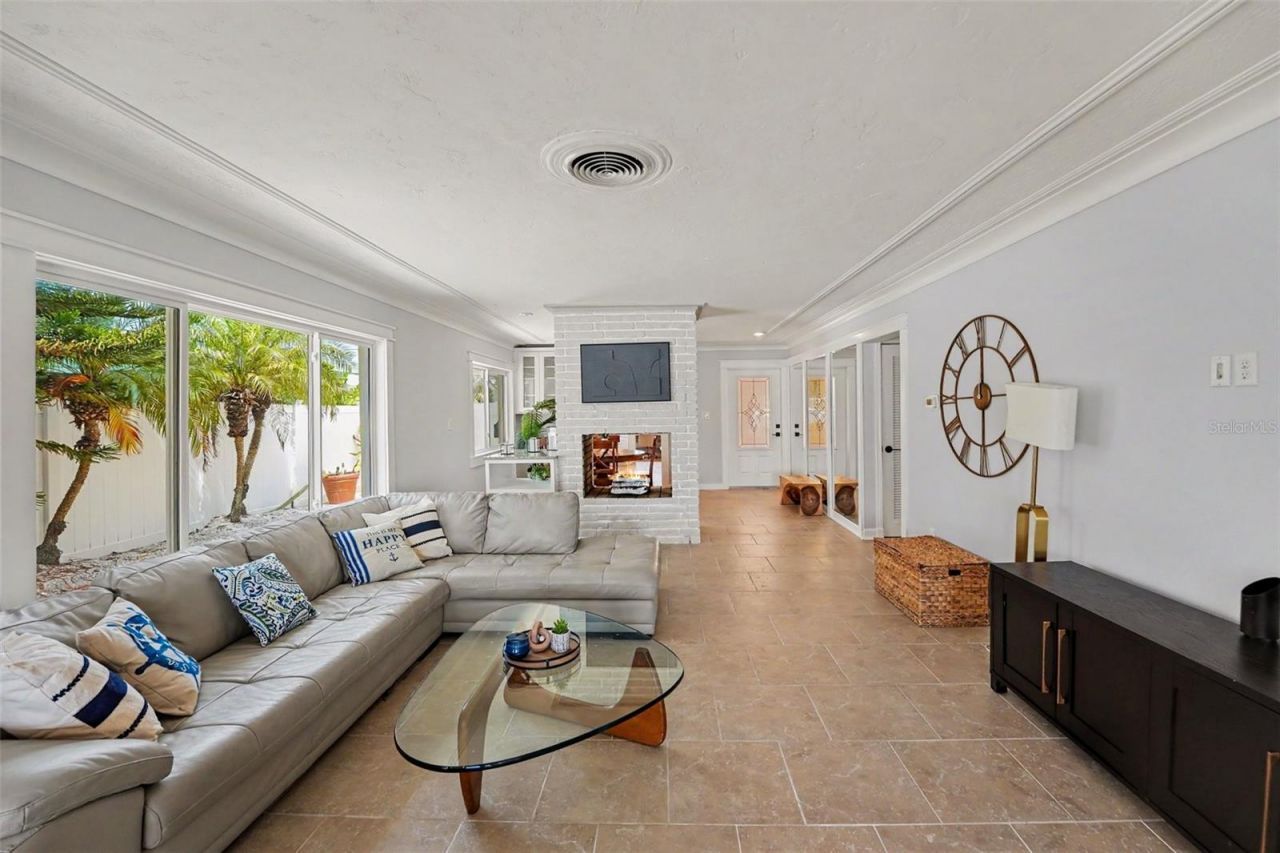 16126 4th Street E, Redington Beach, FL 33708 Photo