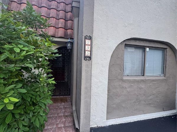 295 Jacaranda Dr, Unit 20, Plantation, FL 33324