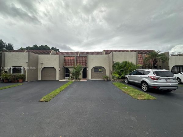 295 Jacaranda Dr, Unit 20, Plantation, FL 33324