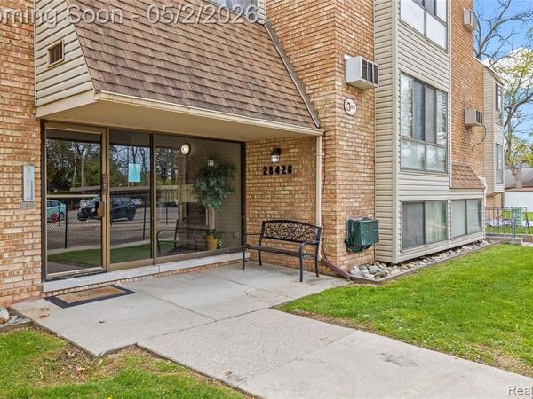 28428 W 8 Mile Road, Farmington Hills, MI 48336