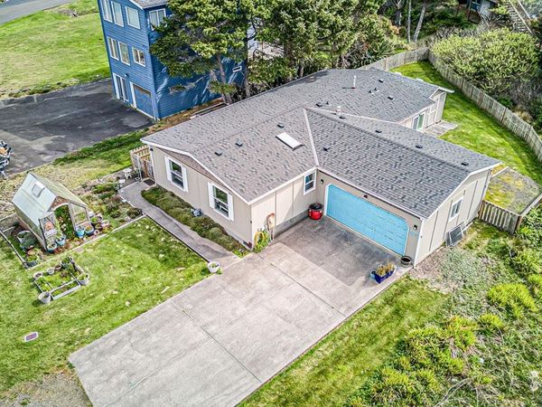 520 SW Cardinal St, Depoe Bay, OR 97341