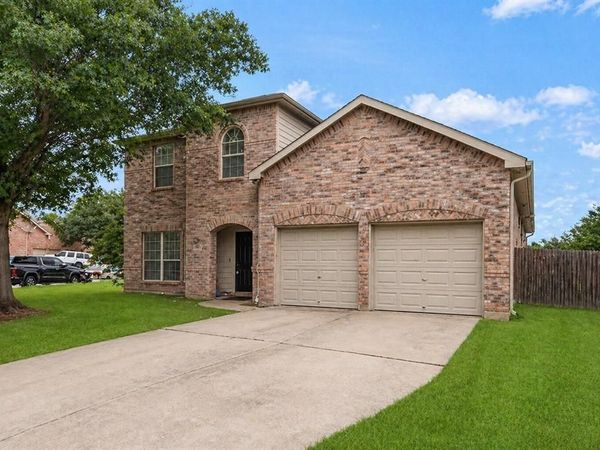 9032 Trail Blazer Drive , Fort Worth, TX 76131