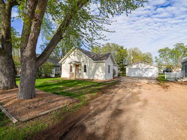 219 S Cedar Street, Belle Plaine, MN 56011