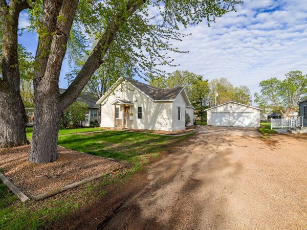 219 S Cedar Street, Belle Plaine, MN 56011