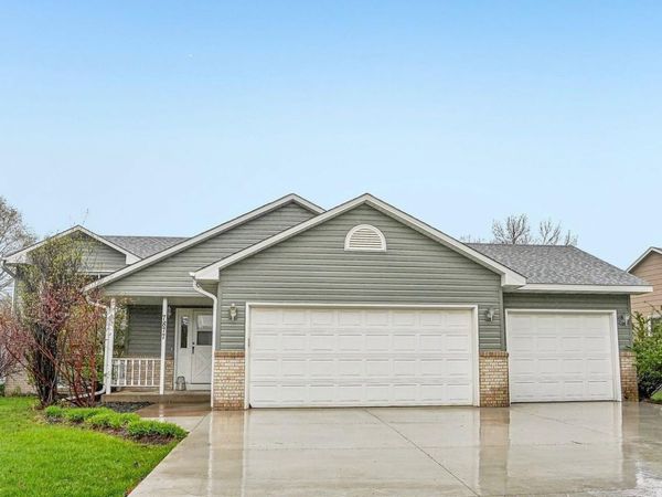 7877 18th Street N, Oakdale, MN 55128