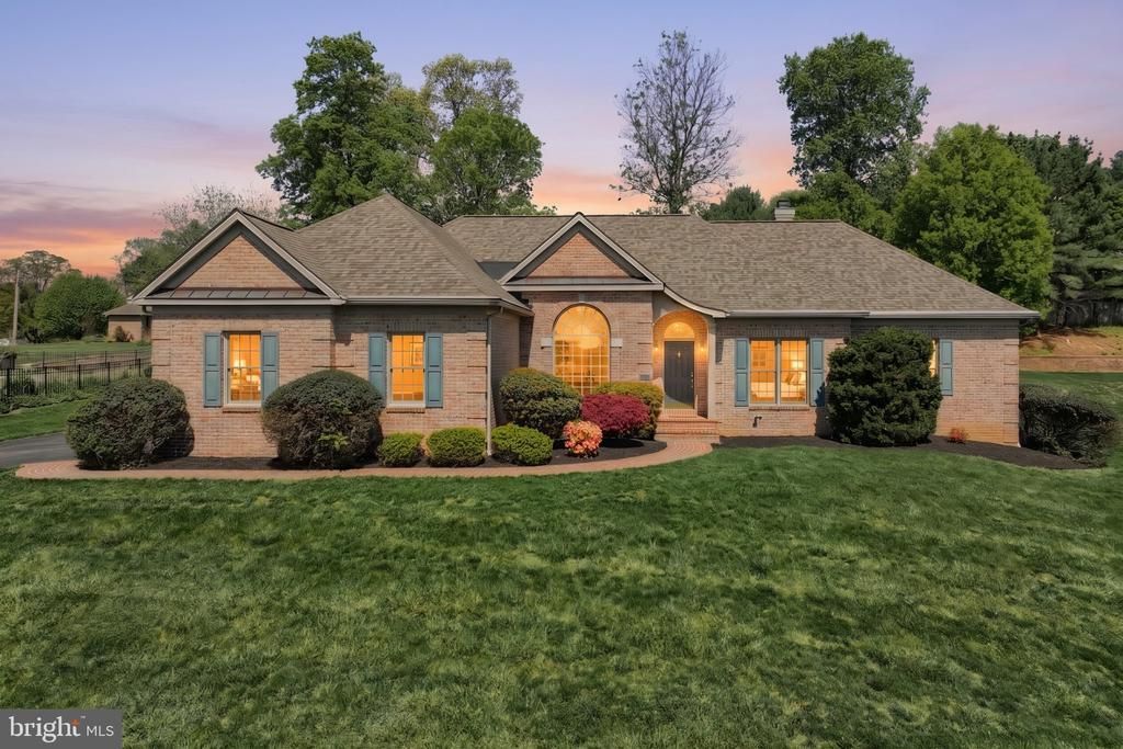 2246 Spangler Circle, York, PA 17406 Main Photo