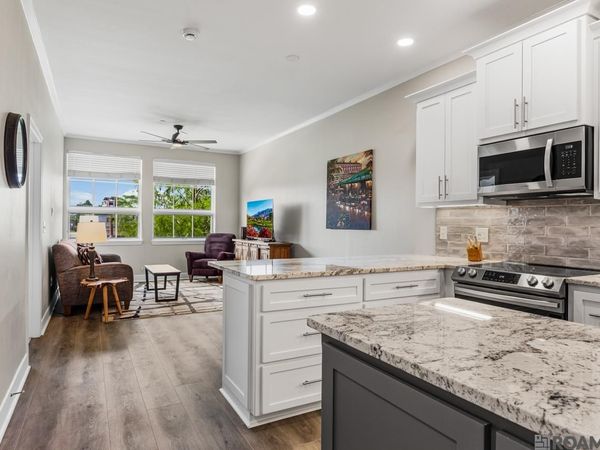 7707 Bluebonnet Blvd, Unit #204, Baton Rouge, LA 70810