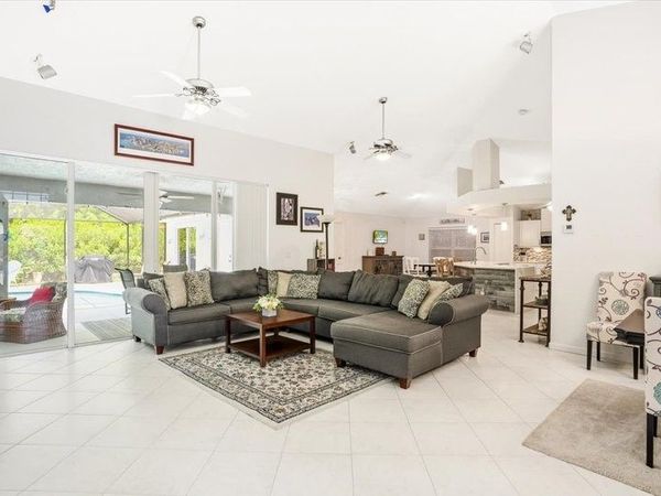 208 SW Fernleaf Trail, Port St Lucie, FL 34953