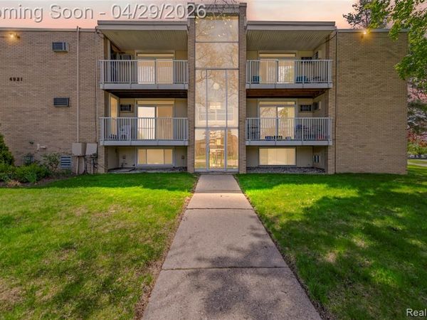 4921 Crooks Road, Royal Oak, MI 48073