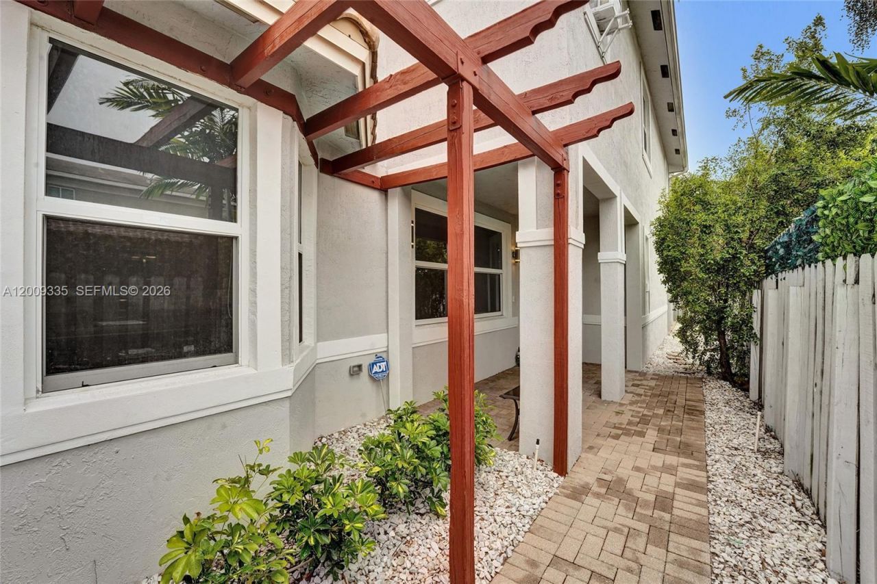 1118 NE 1st Ave , Fort Lauderdale, FL 33304 Photo