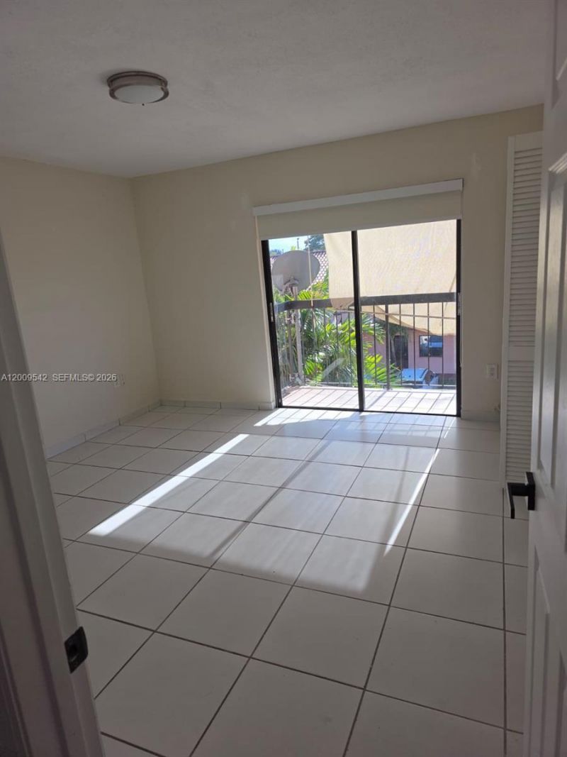 2186 W 60th St , Unit 20208, Hialeah, FL 33016 Photo